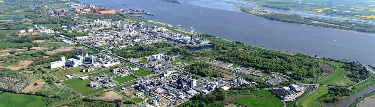 Industrie am Elbufer von Stade-Bützfleth (Foto: Martin Elsen) Industrie am Elbufer von Stade-Bützfleth (Foto: Martin Elsen)