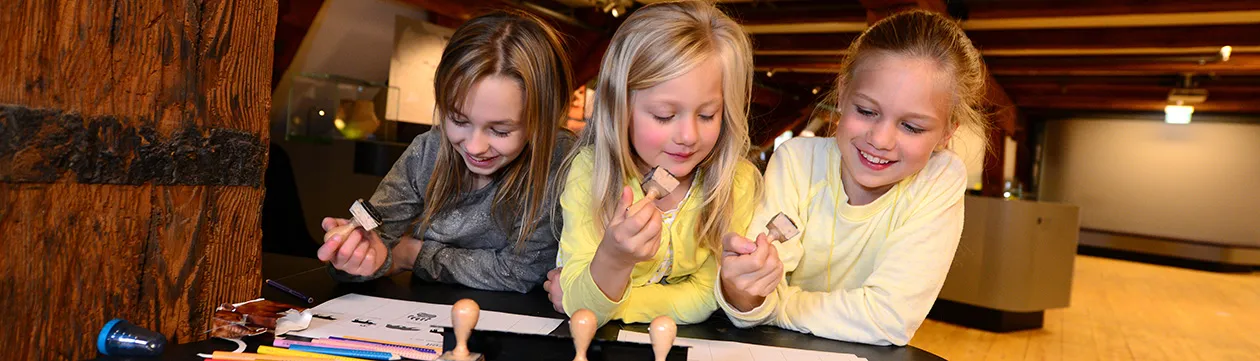 Lernen außerhalb der Schule im Stader Schwedenspeicher-Museum (Foto: Martin Elsen) Lernen außerhalb der Schule im Stader Schwedenspeicher-Museum (Foto: Martin Elsen)