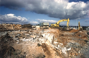 Beim Bau eines Abwasserkanals außerhalb des Landkreises Stade  wurden die Baureste eines alten Zementwerks im Untergrund gefunden. Für den Kanalbau und die Revitalisierung der Fläche waren neben großen Fundamenten vor allem Altlasten in Form von teerh