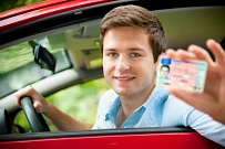 Führerscheininhaber im Auto erste Fahrerlaubnis Führerscheininhaber im Auto erste Fahrerlaubnis