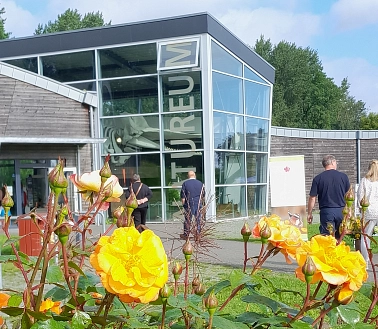 Pflanzen, Stauden, Blumen und noch viel mehr schöne Dinge für Haus und Garten finden die Gäste auf der „GartenMagie“. Pflanzen, Stauden, Blumen und noch viel mehr schöne Dinge für Haus und Garten finden die Gäste auf der „GartenMagie“.
