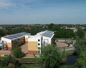 Das Foto zeigt einen Gebäudeteil des in 2010 fertiggestellten Neubaus der Berufsbildenden Schulen in Stade.&nbsp;&copy;&nbsp;Landkreis Stade